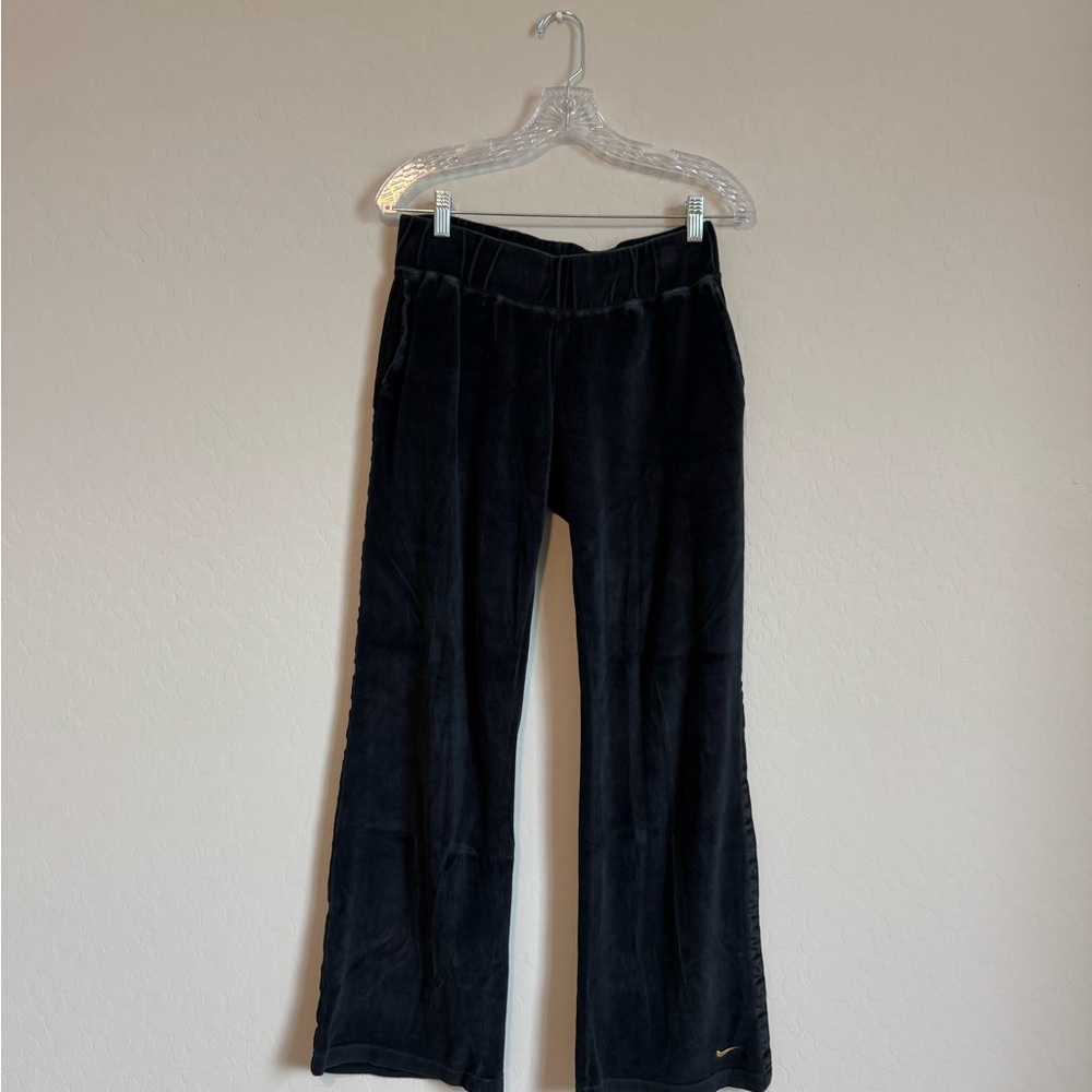 Black velvet Nike jogging pants #y2kfashion